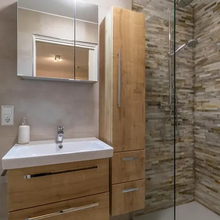 Waldblick Mit Terrasse Und Garten - Familienfreundlich *