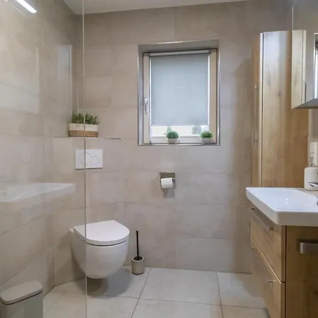 Waldblick Mit Terrasse Und Garten - Familienfreundlich